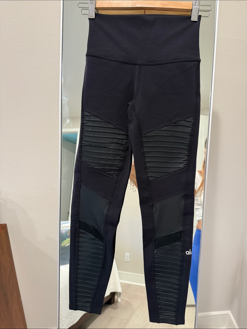 NWOT Alo Black High-Waist Moto Leggings Sz XS